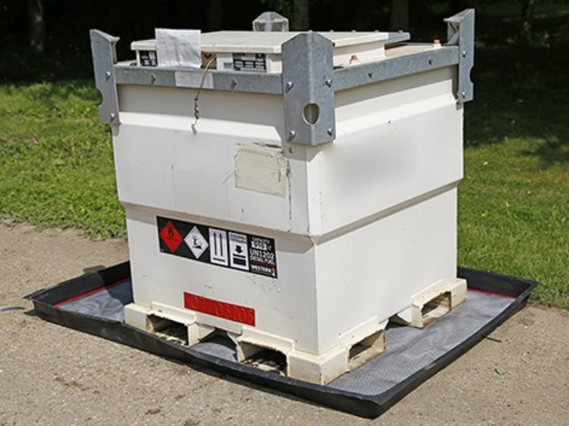 Picture of Fentex SpillTector® Extra Large Kit - 32L (1370 x 2000 x 100mm)